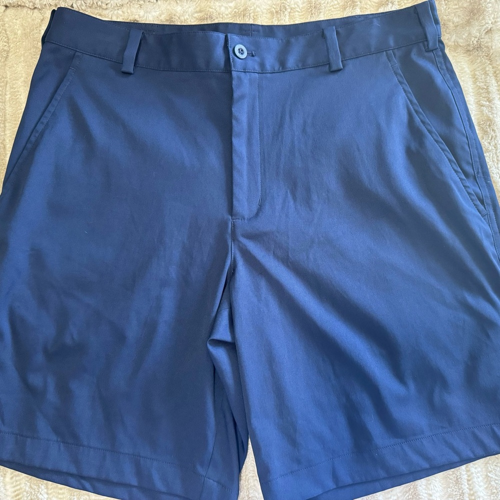 EUC men’s Nike golf shorts. Size 32